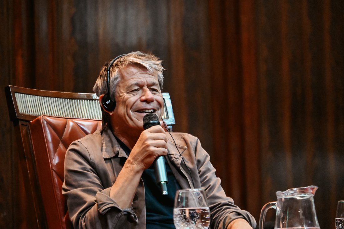 Emmanuel Carrère durante la conferencia de prensa en Buenos Aires